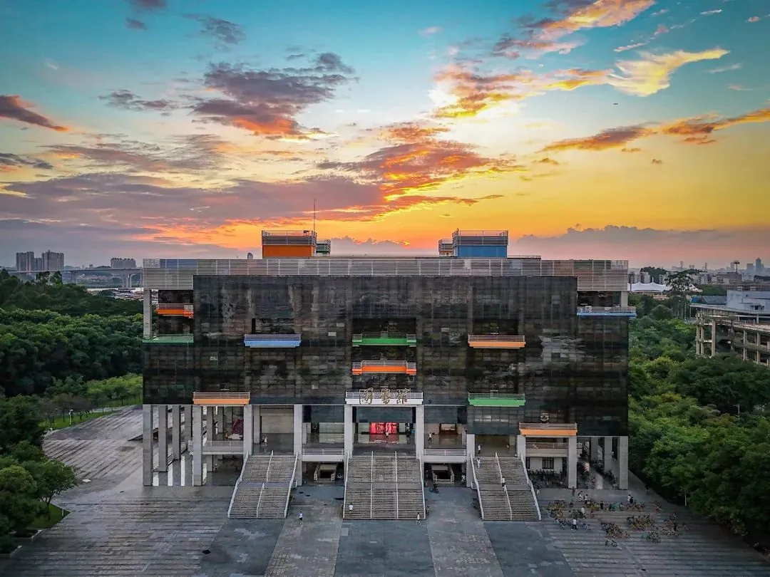 Guangdong University of Technology campus grounds and academic buildings
