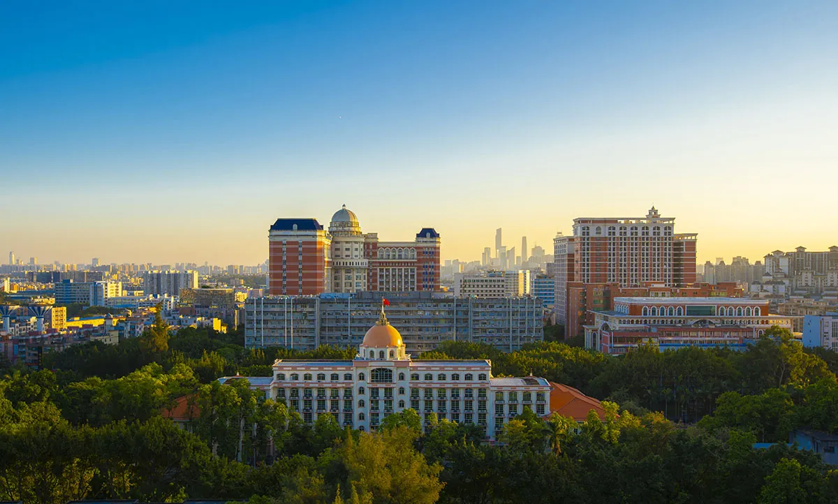 Southern Medical University campus grounds and academic buildings