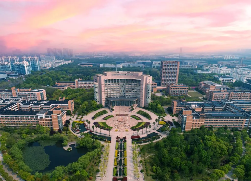 Zhejiang Sci-Tech University campus grounds and academic buildings