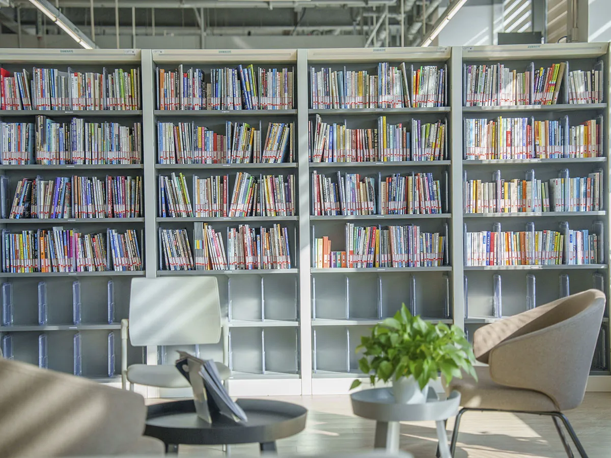 Shanghai University of Engineering Science library reading room
