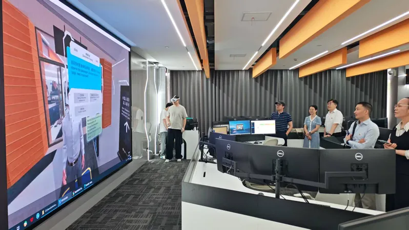 Trade simulation and computing laboratory at Shanghai University of International Business and Economics